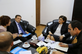El Embajador italiano visitó el Centro de Traducción de Azerbaiyán