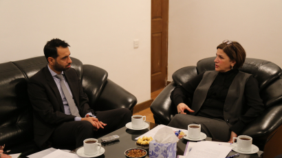 El Embajador del Reino Unido se reunió con la directora del Centro de Traducción de Azerbaiyán