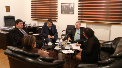 La directora del Centro recibe al embajador de Grecia en Azerbaiyán