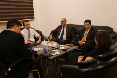 El embajador de Marruecos en Azerbaiyán visitó el Centro de Traducción